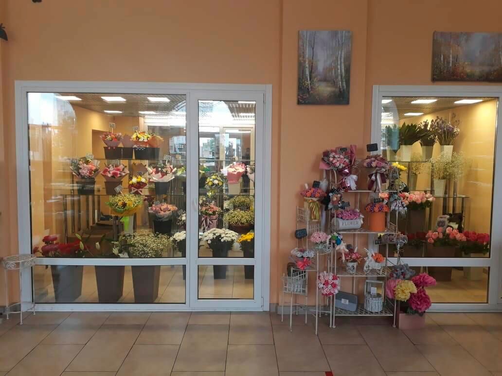 Фасад 2: магазин цветов на Калинина